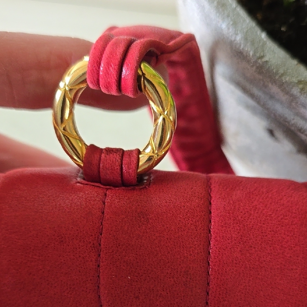 CHANEL Suede Red Shoulder Bag with Gold Hardware and Quilted Design - Picture 6 of 17